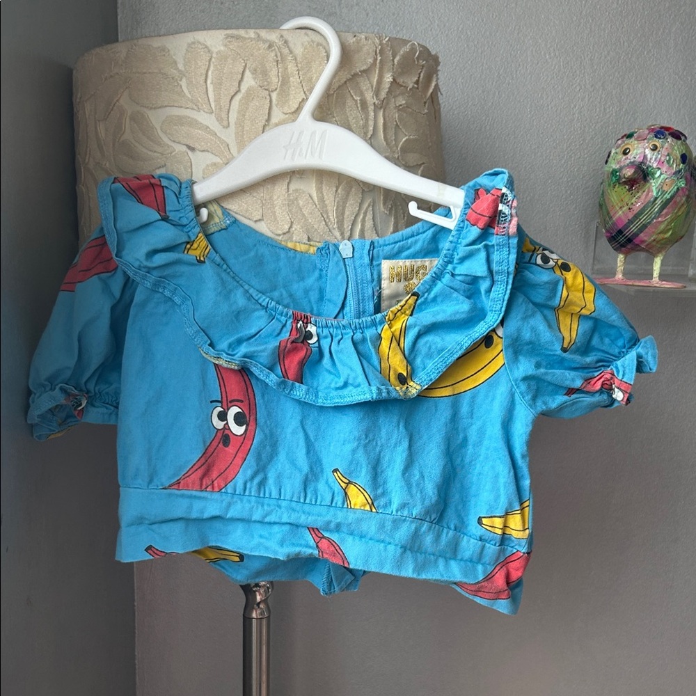 Hugo loves Tiki cropped banana blouse